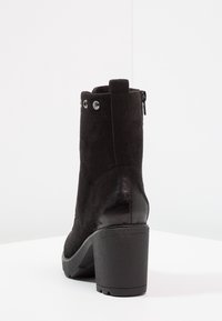 s.Oliver Platform-nilkkurit - black