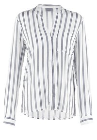 Chemise blanche boutonnée avec des rayures verticales bleu marine, manches longues, col rond sans col et petite poche sur le côté gauche de la poitrine. Texture lisse.