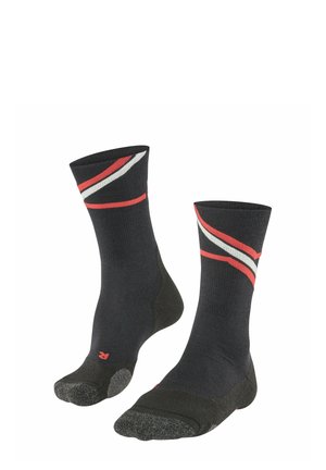 Schwarze Socken mit rot-weißen diagonalen Streifen. Ausgestattet mit gerippter Textur und verstärkter Zehenpartie, die Komfort und Langlebigkeit bietet.
