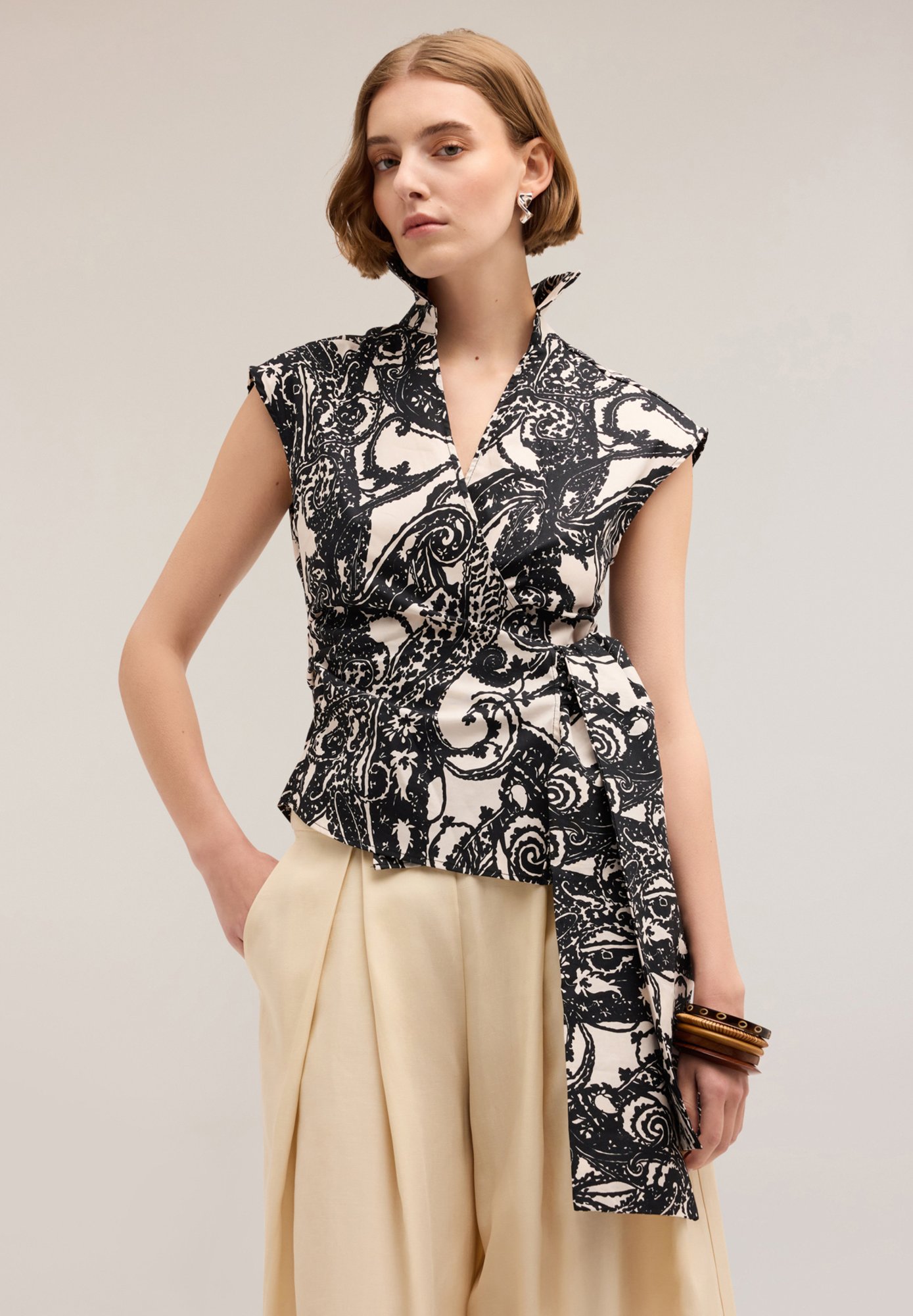 Seta Camicetta Nera Senza Maniche Motivi SENZA MANICHE FANTASIA