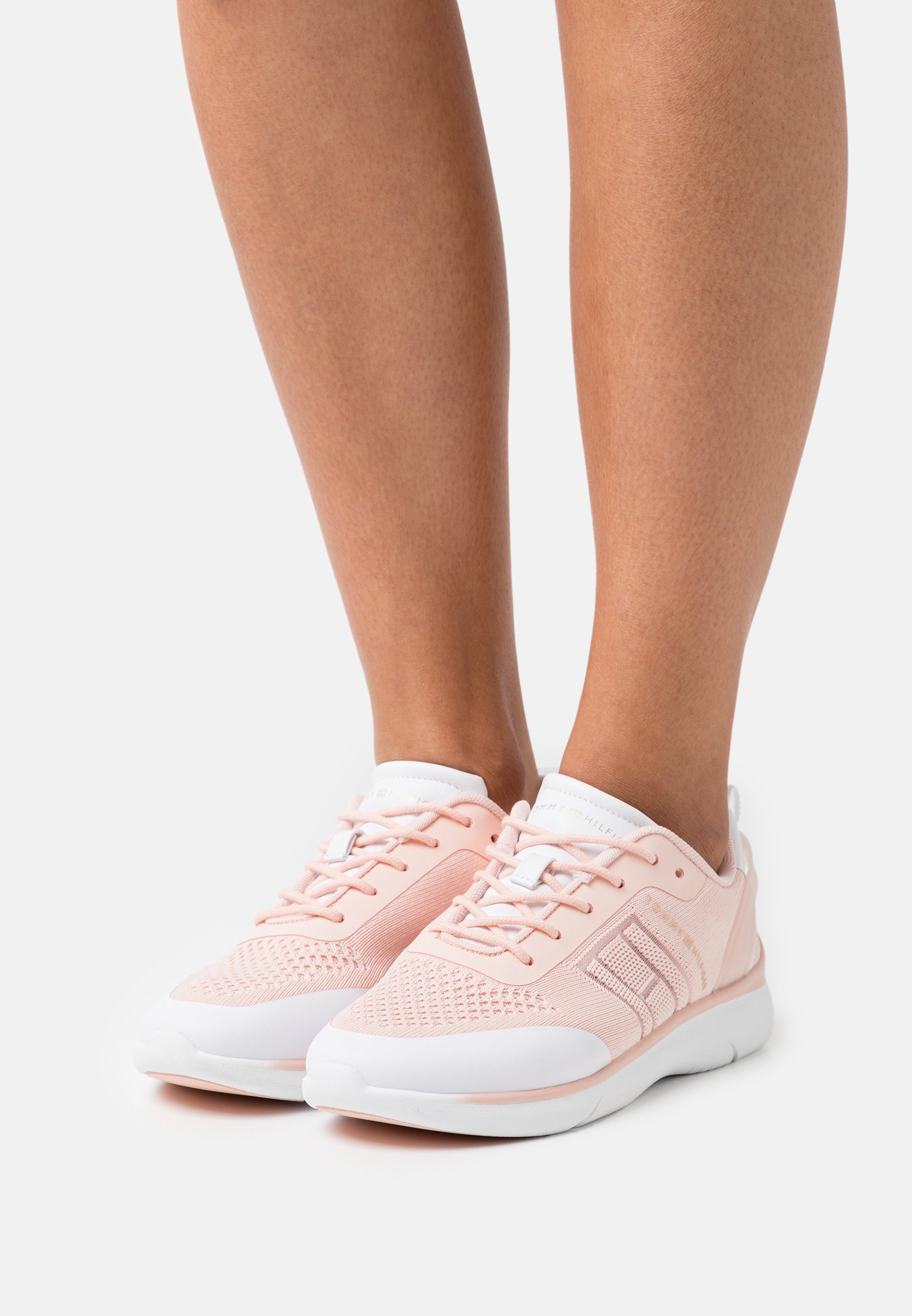 tommy hilfiger light trainers