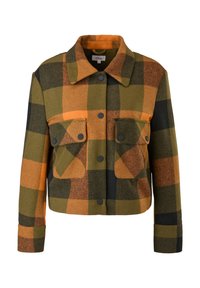 Veste à carreaux boutonnée avec des carrés verts, orange, marron et noirs, dotée d’un col et de deux poches avant à rabat avec boutons.