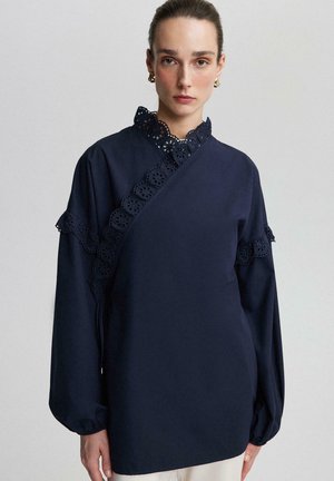 KIMONO WITH BRODERIE DEATIL - Giacca leggera - navy blue