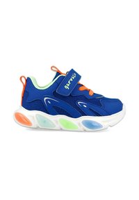 Deportiva infantil azul con cordones naranjas, banda de Velcro, forro verde neón y una suela blanca con acentos ovalados multicolores.