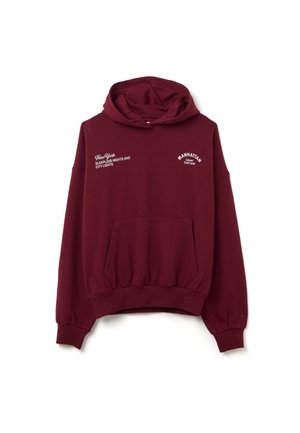Sudadera burdeos fabricada con un tejido suave, que cuenta con un bolsillo frontal, un dobladillo acanalado, y texto impreso: "Noches Intrasnochadas de Nueva York" y "East Side de Manhattan."