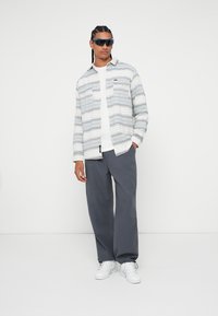 Rip Curl LINE UP UNISEX - Pogājama blūze - bone