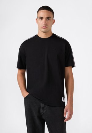 Champion, CHAMPION SS TEE C-TAPE - T-shirt con stampa - black and red