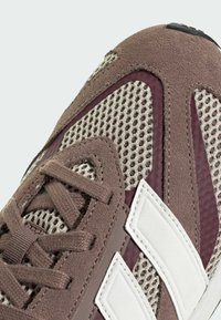 adidas Sportswear Tenisky - trace brown   off white   maroon
