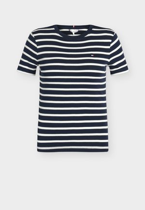 Bavlněné tričko s krátkým rukávem s vodorovnými pruhy v námořnické modré a bílé barvě, kulatým výstřihem a malým logem na levé straně hrudi.