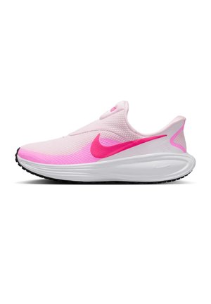 Zapatillas de running Nike con parte superior de malla rosa, entresuela blanca y logo swoosh rosa. La suela exterior es negra con dibujo texturizado.
