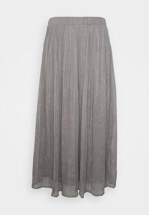 Falda gris plisada con cintura elástica, tela transparente y sutiles rayas metálicas a lo largo, que llega hasta la mitad de la pantorrilla.