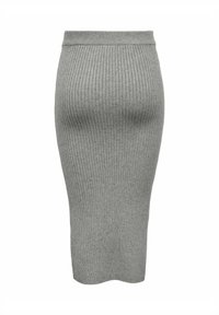 Falda lápiz de punto acanalado gris con silueta ajustada y cinturilla elástica. Textura suave con rayas verticales. Largo a media pantorrilla.