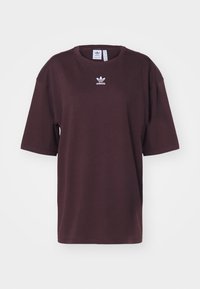 Bordová bavlněná tričko s krátkým rukávem a kulatým výstřihem. Na hrudi je malé bílé logo Adidas. Jednoduchý design, volný střih.