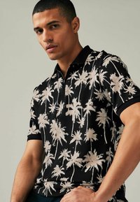 Next STANDARD - Polotričko - black white palm