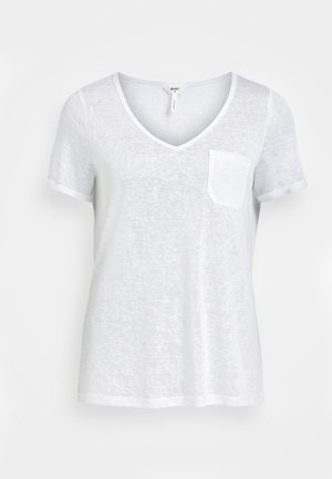 Biały T-shirt z krótkim rękawem i dekoltem w serek, z małą kieszonką na piersi i lekko teksturowaną tkaniną.