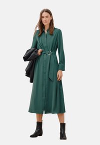 - Sukienka koszulowa