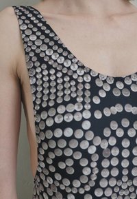 Norma Kamali MARISSA - T-shirt imprimé - studs