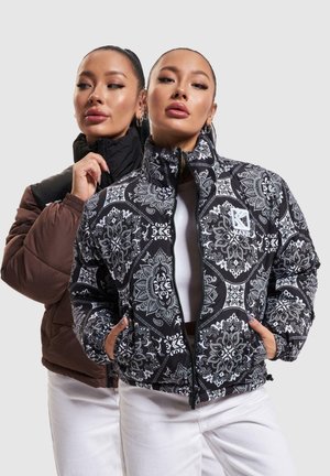 Karl Kani, KK RETRO PAISLEY REVERSIBLE BLOCK PUFFER - Téli dzseki - brown black