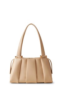 Beige Handtasche aus Leder mit gefälteltem Design, doppelten Griffen und goldfarbigen Hardware-Akzenten. Glatte Textur mit strukturierter Form.