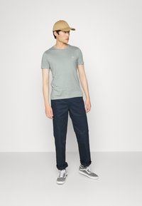 Marc O'Polo SHORT SLEEVE ROUND NECK - T-shirt básica - fermented fern