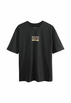 Schwarzes Baumwoll-T-Shirt mit kurzen Ärmeln und Rundhalsausschnitt. Verfügt über einen bunten Grafikdruck auf der Vorderseite mit Text und abstrakten Formen.