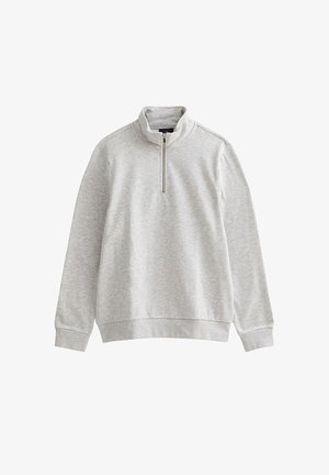 Sudadera gris con cuello de media cremallera, puños y dobladillo acanalados. Confeccionada con tela suave y texturizada, de ajuste relajado.