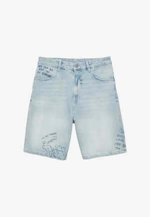 PULL&BEAR, BAGGY DENIM WITH EMBROIDERY - BERMUDA SHORTS - Short en jean - light-blue denim