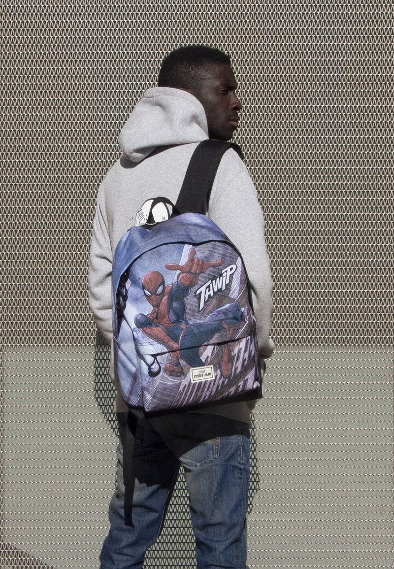 Karactermania SUPERHEROES MARVEL DC HIGH SCHOOL - Skolväska - rojo