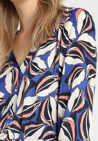 Vero Moda Tall Vapaa-ajan mekko - blue