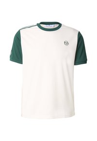 Biała koszulka z krótkim rękawem z zielonymi akcentami i okrągłym dekoltem. Na piersi znajduje się logo, a na ramionach kontrastowy pasek.