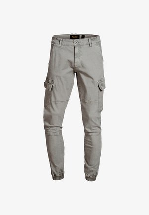 Lysegrå cargobukser med knapp- og glidelåslukking, klafflommer på sidene, sydd knelapper og elastiske mansjetter ved ankler.