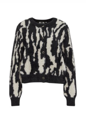 Fekete-fehér bolyhos kardigán zebra-szerű mintával, kerek nyakkivágással, hat aranyszínű gombbal, valamint bordás mandzsettákkal és aljjal.