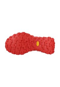 Punainen kumiulkopohja, jossa on syvä ja aggressiivinen kulutuspinta ja keltainen Vibram-logo, suunniteltu parantamaan pitoa ja kestoa.