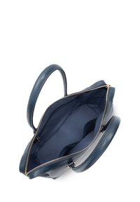 Marineblauwe leren handtas met een gestructureerde afwerking, gouden ritssluiting en dubbele handvatten. Het interieur bevat meerdere vakken met een gladde stoffen voering.