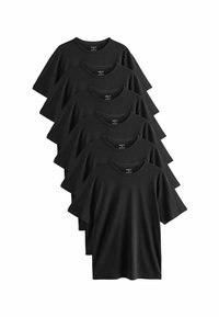 Conjunto de seis camisetas negras de manga corta hechas de algodón, con un escote redondo y dobladillo recto, y una textura suave.