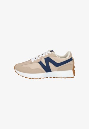 Zapatilla beige con cordones blancos, suela intermedia blanca gruesa, suela exterior de goma color goma y una franja en zigzag azul oscuro en el lateral.