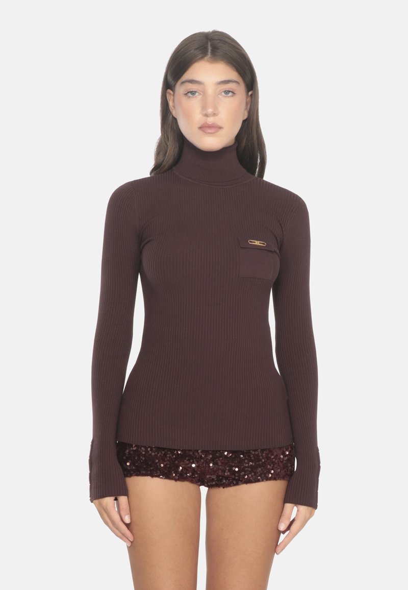 Brauner, gerippter Rollkragenpullover mit taillierter Passform. Verfügt über eine kleine Brusttasche und lange Ärmel mit dezentem Ausstellen an den Bündchen.