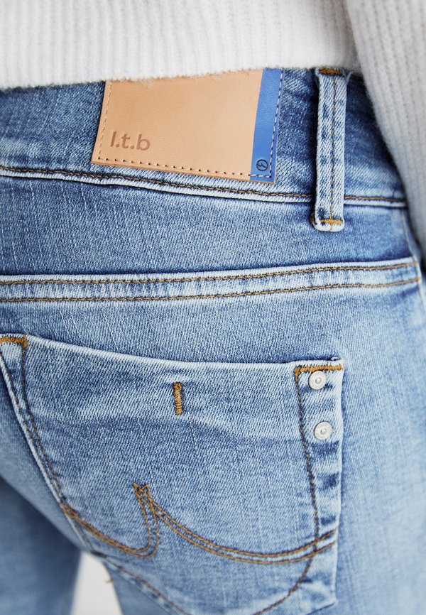 LOW RISE - Slim fit jeans - avelia wash2