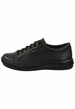 Schwarze Leder-Sneaker mit runder Zehenform, Schnürdesign, strukturiertem Außensohle und subtilen Nähten. Wasserdicht mit einem Gore-Tex-Siegel.