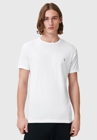 T-shirt bianca a maniche corte in cotone, con scollatura rotonda e un piccolo logo nero sul lato sinistro del petto. Tessuto liscio e vestibilità classica.