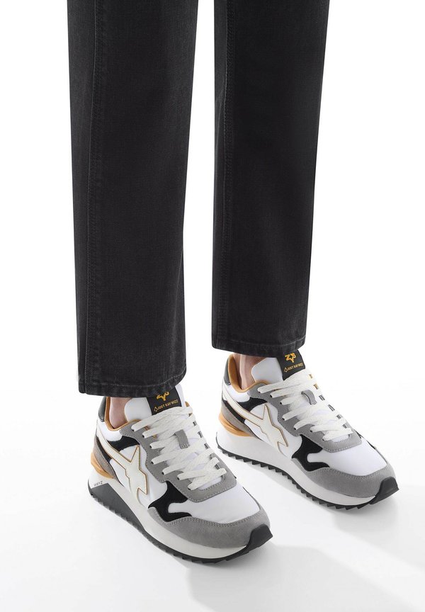 YAK- SNEAKERS - Sneaker low - weiß schwarz