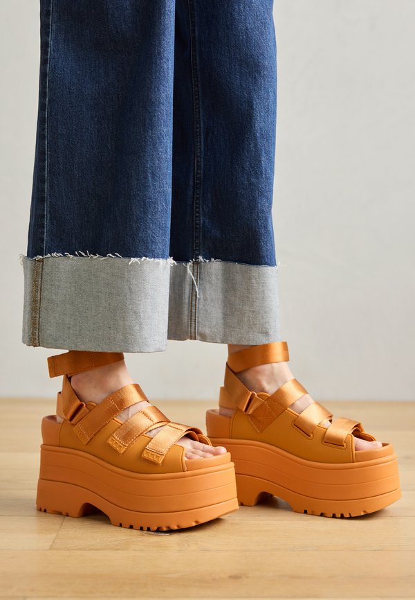 GOLDENRISE - Wedge sandals - dark apricot2