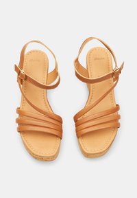 Bata Sandály na platformě - marrone