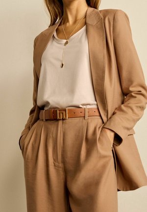 Halflange jas - beige