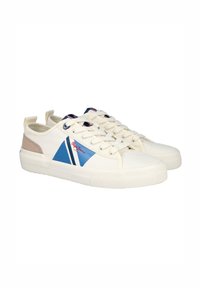 Zapatillas de lona en blanco roto con rayas diagonales en azul y blanco. Presentan detalles en ante beige y suelas de goma. Diseño con cordones y lengüetas en el talón.