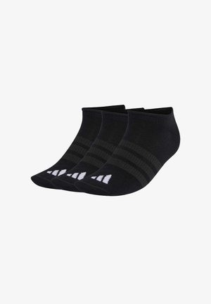 Czarne skarpetki do kostek z teksturowanym splotem, z trzema poziomymi paskami i białym logo na palcu. Zestaw trzech par.
