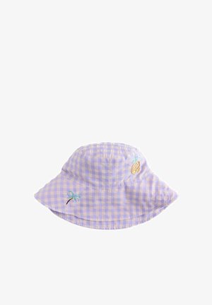 Lavendelfarbener und weißer Vichy-Karo-Eimerhut mit bestickten kleinen Ananas- und Palmenbaum-Dekorationen am Rand.