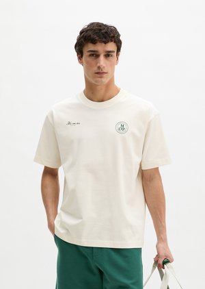 Marc O'Polo MOP CLUB '67 FOOTBALL T-SHIRT, HEAVY JERSEY, OVERSIZE - Μπλουζάκι με στάμπα - white