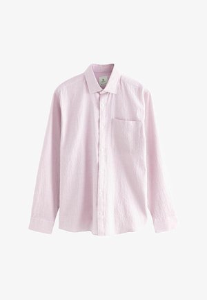 Lyserød langærmet skjorte lavet af tekstureret stof, med klassisk krave, brystlomme og hvide knapper.