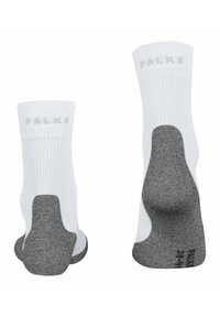 Calcetines blancos de canalé con secciones gris en el talón y la punta. "FALKE" en letras verde claro en la parte superior. Mezcla de algodón, diseño duradero.